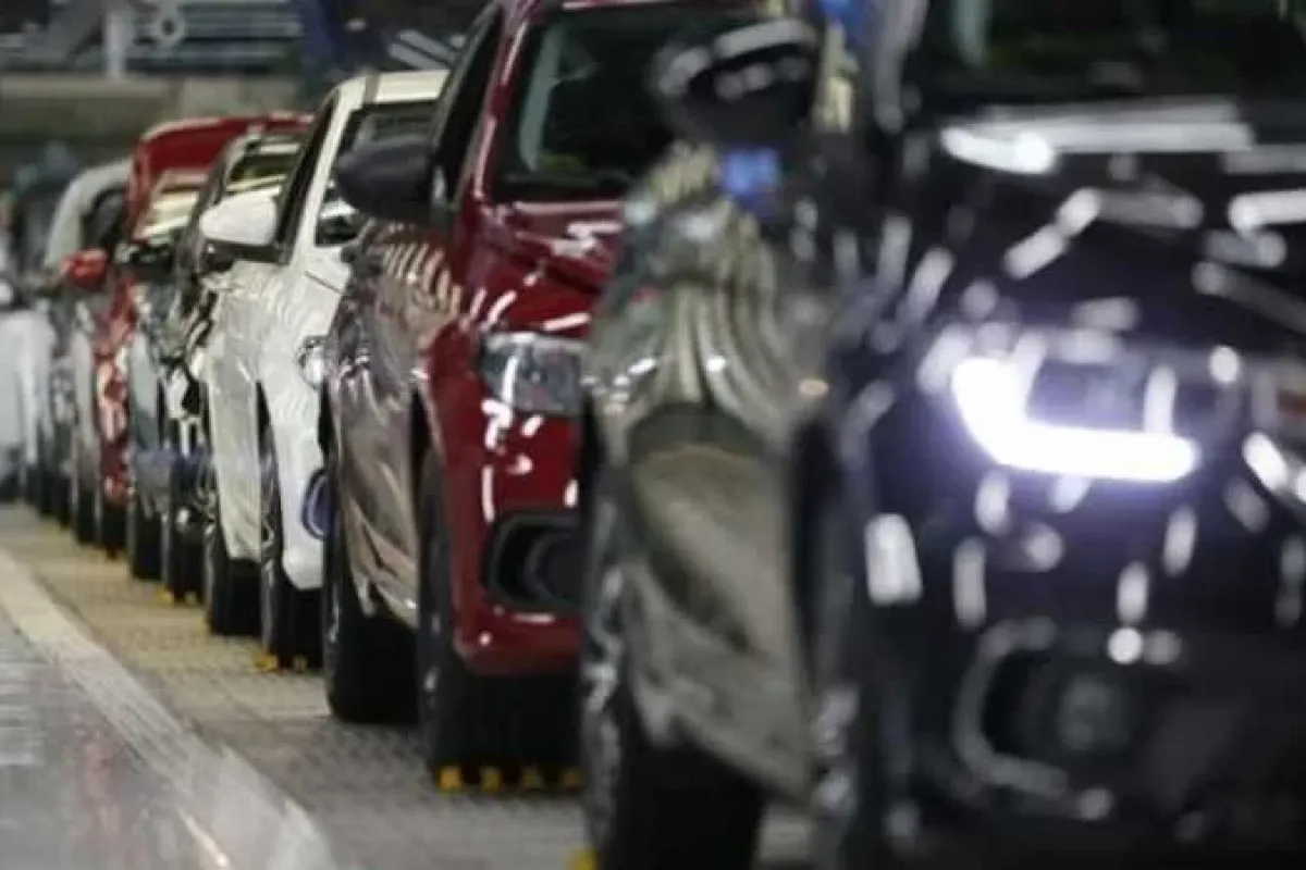 Otomobil fiyatları en az 3 bin lira düştü!