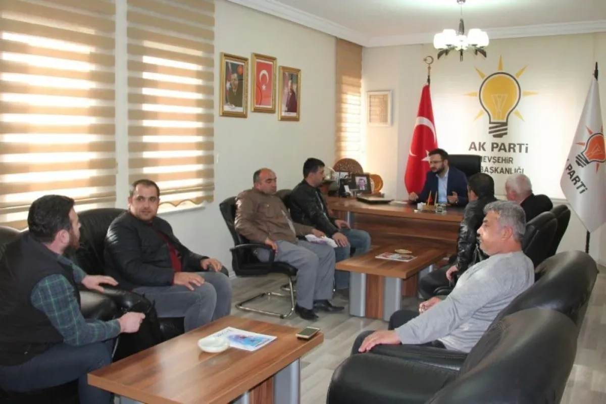 AK Parti İl Başkanı Yanar, vatandaşların sorunlarını dinliyor