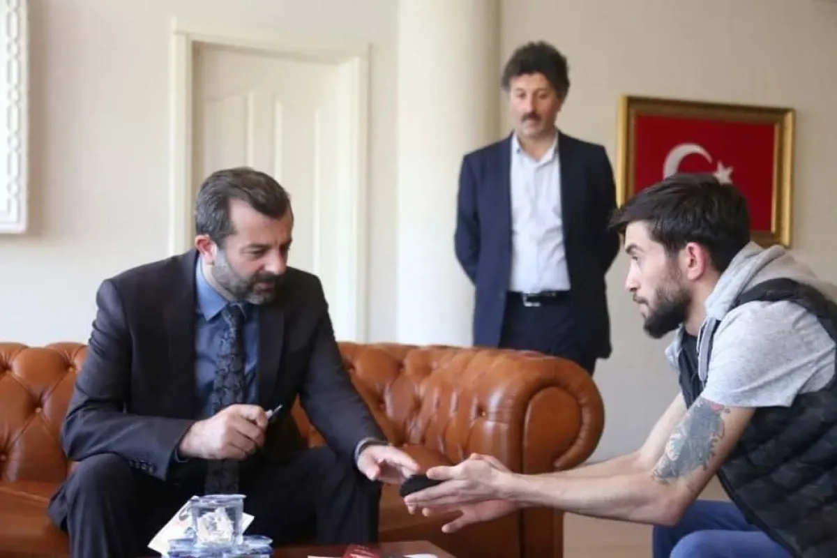 Işık Gürsuluları dinliyor