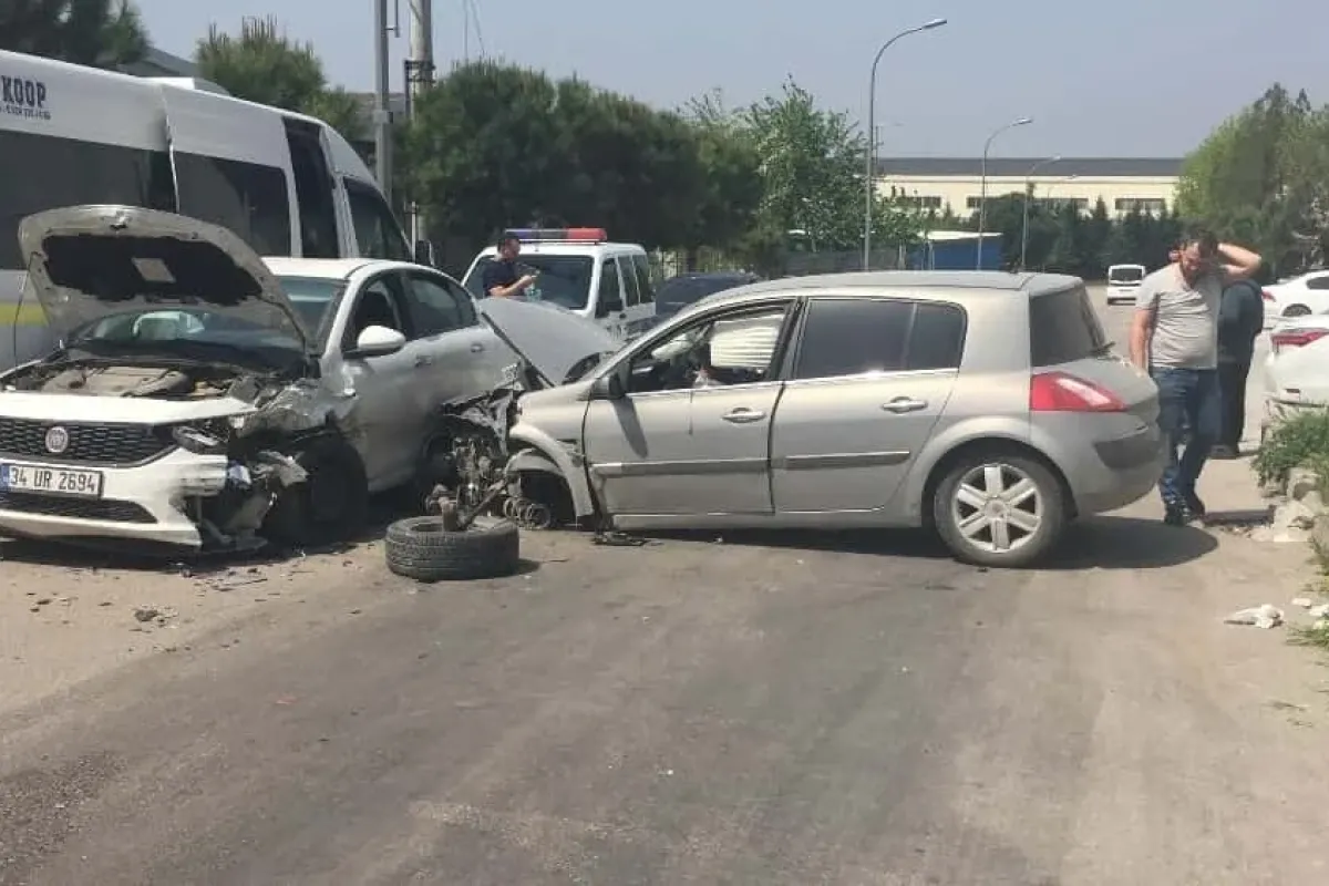 Bursada iki araç kafa kafaya çarpıştı, 3 kişi yaralandı