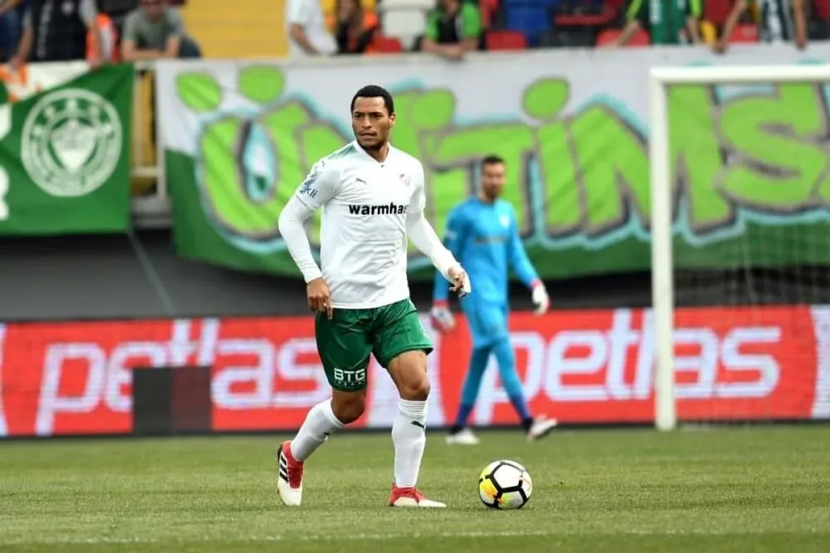 Titi: "Başımızı dik tutmak zorundayız"