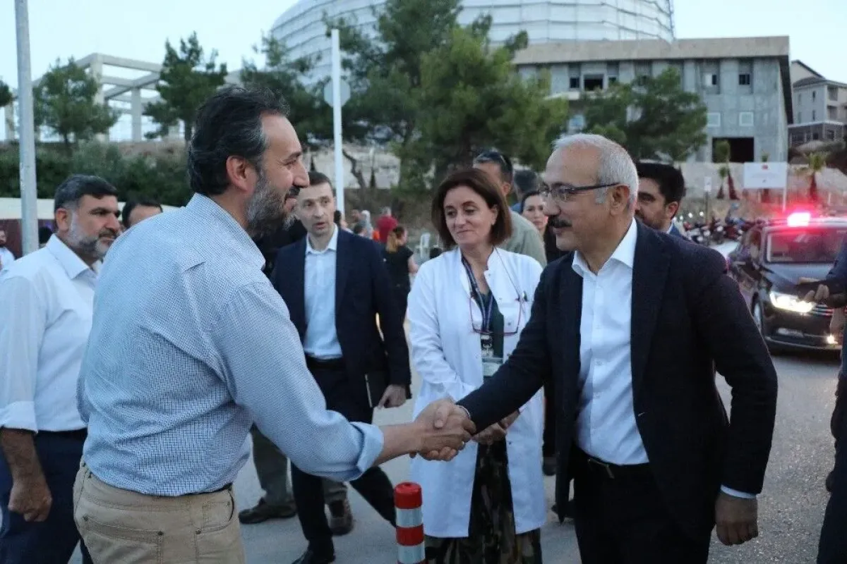 Kalkınma Bakanı Elvan, hasta yakınlarıyla iftar yaptı