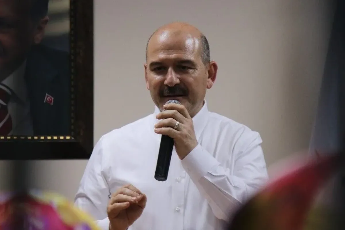 Bakan Süleyman Soylu ilk kez oy kullanacak olan gençlerle buluştu