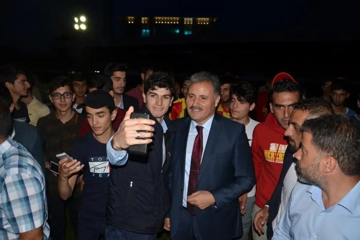 AK Partide seçim gezileri sürüyor