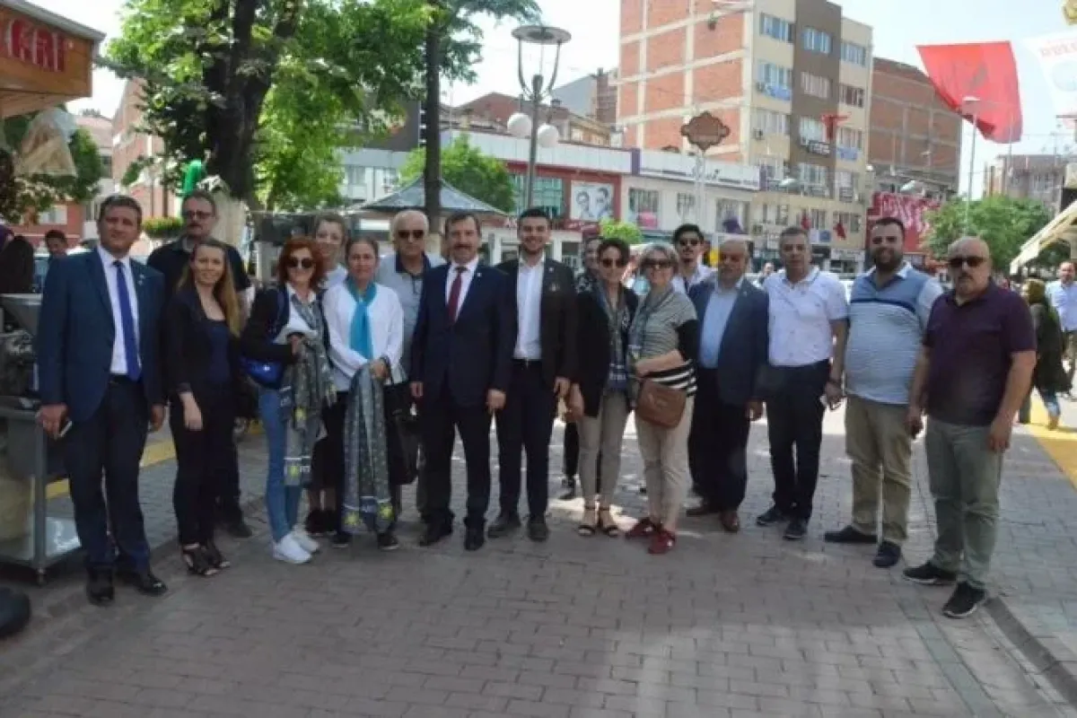 İYİ Partiye Katılımlar Yüksek
