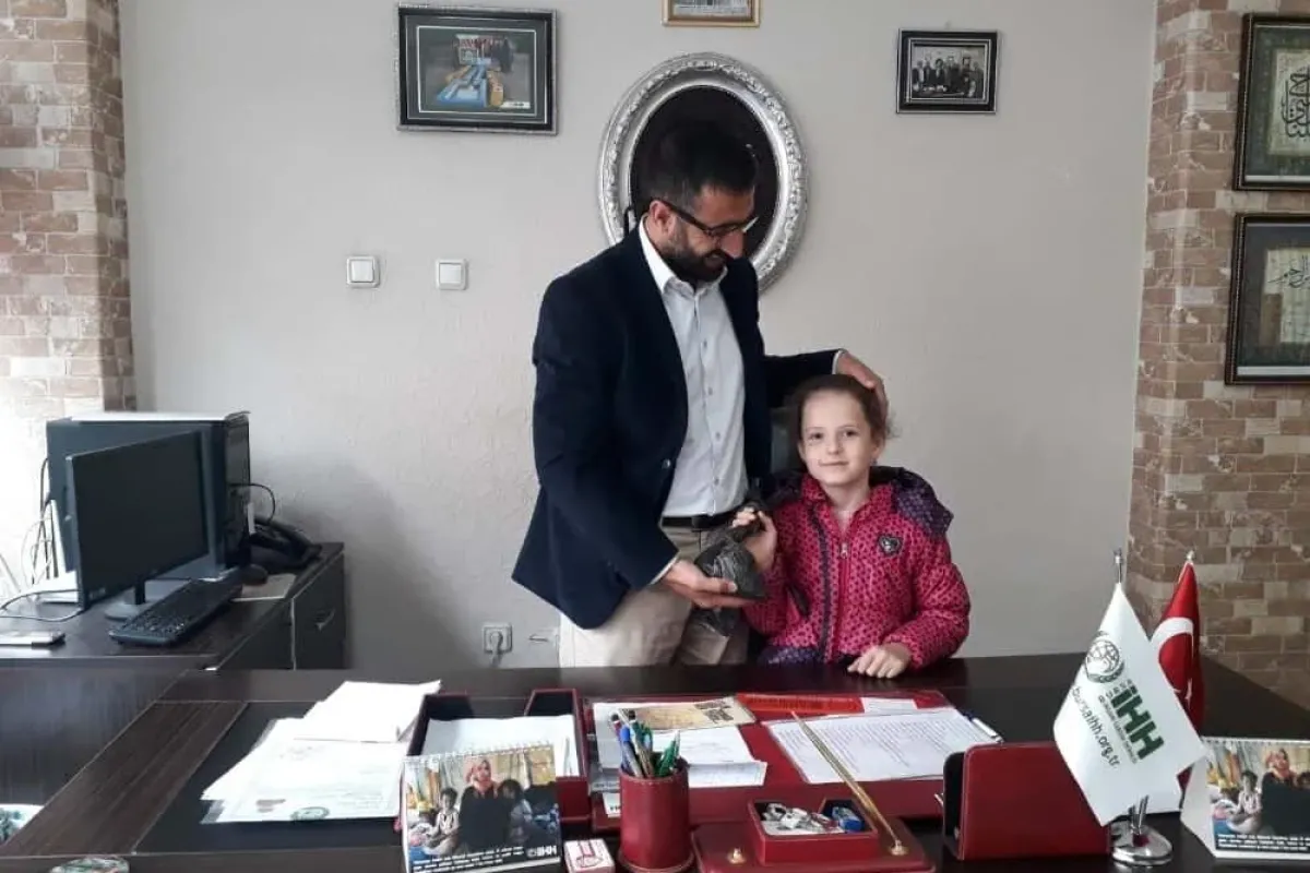 5 yaşındaki Sara Hanzade harçlıklarını Yemendeki yetim çocuklara gönderdi