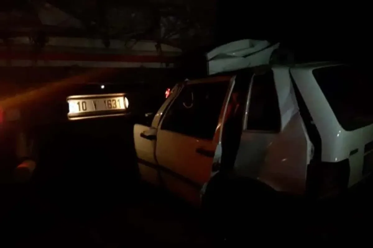 Bursada otomobil tırın altına girdi: 2 yaralı