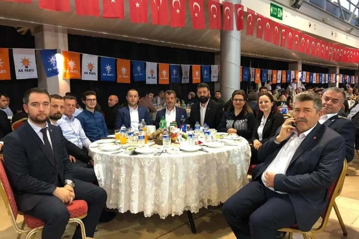 AK Partili meclis üyeleri MHPden istifâ etti