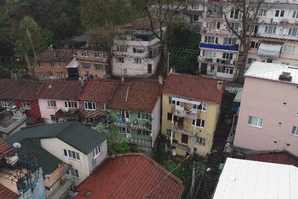Evleri mühürlenen mahalle sakinleri isyan etti