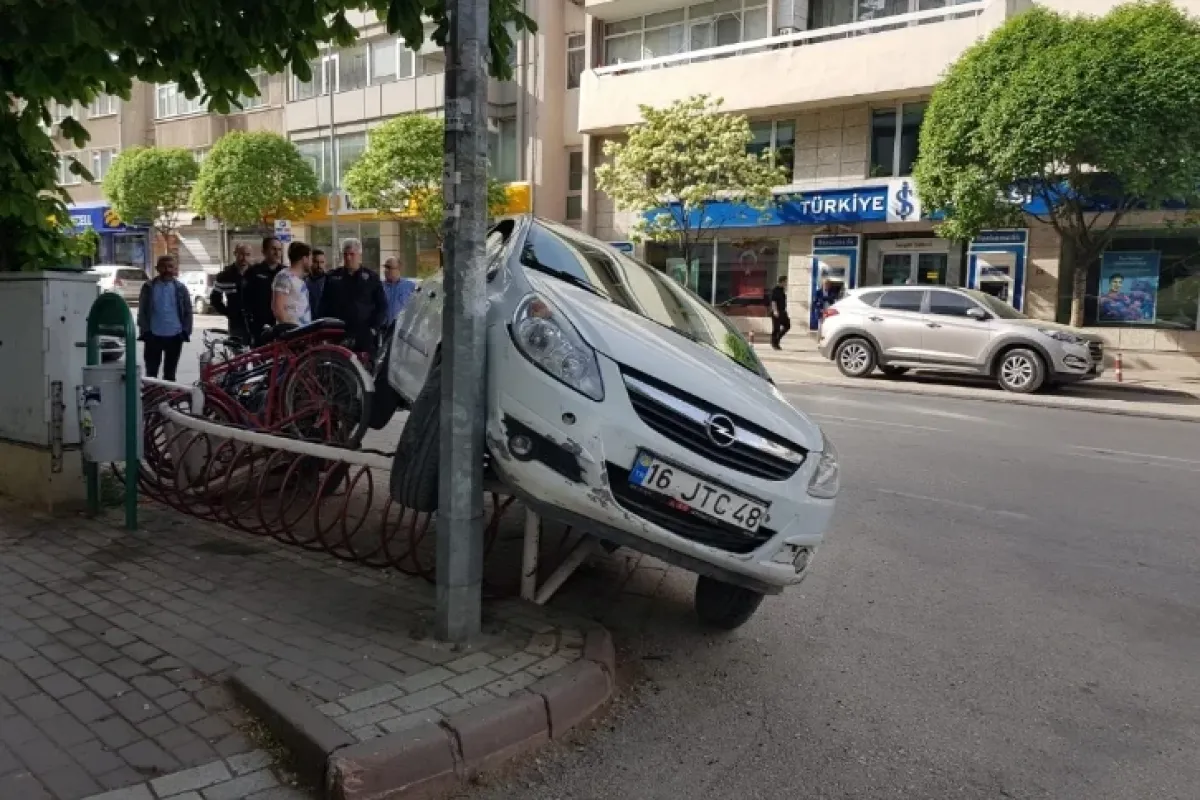 Kontrolden çıkan araç dehşet saçtı