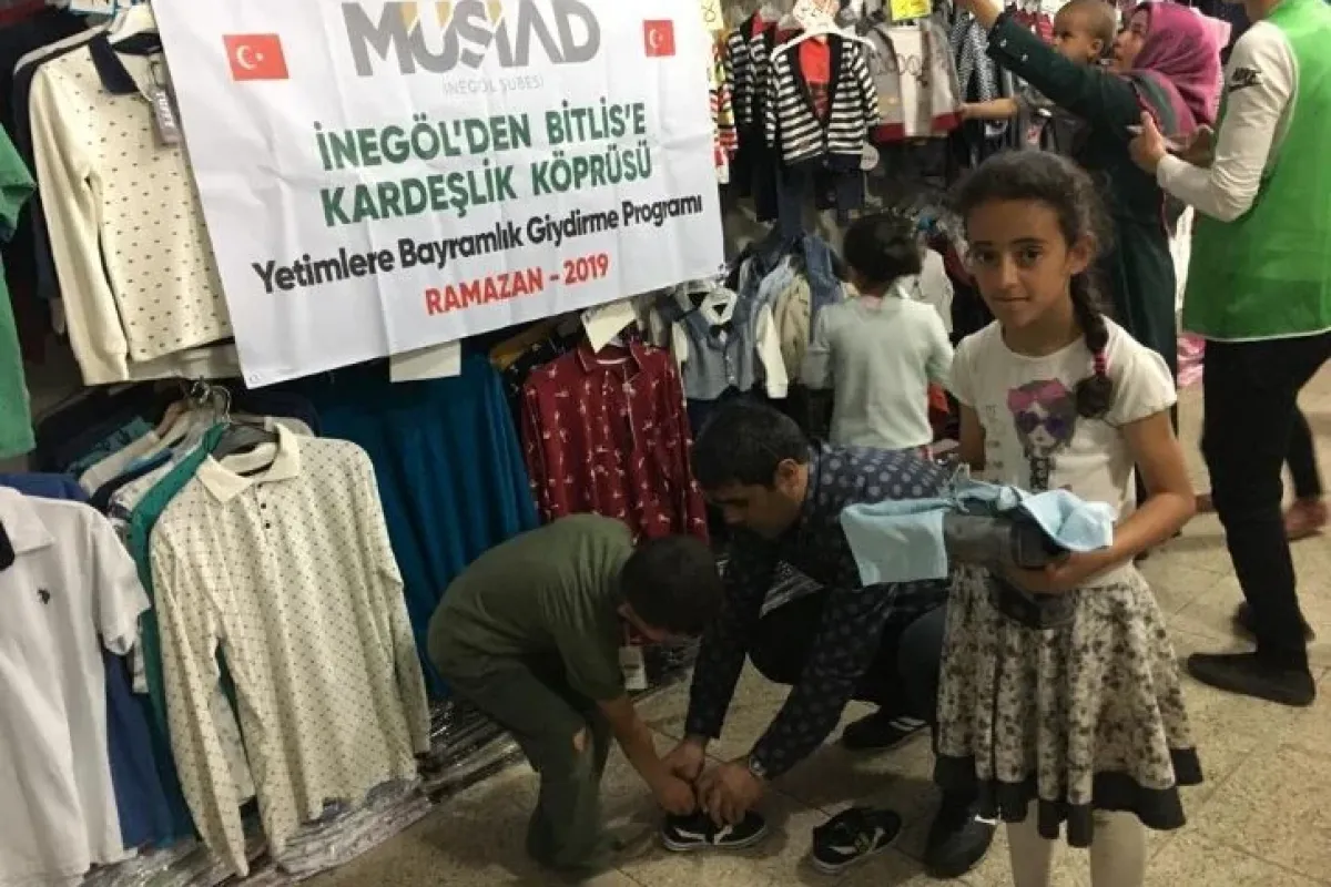 İnegölden 200 çocuğa bayramlık