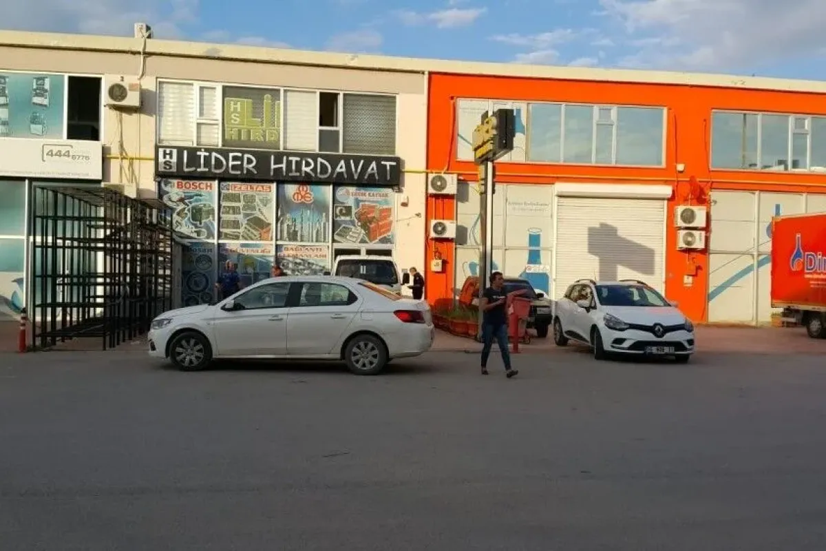 Önce arkadaşını yaraladı ardından 2 iş yerine kurşun yağdırdı