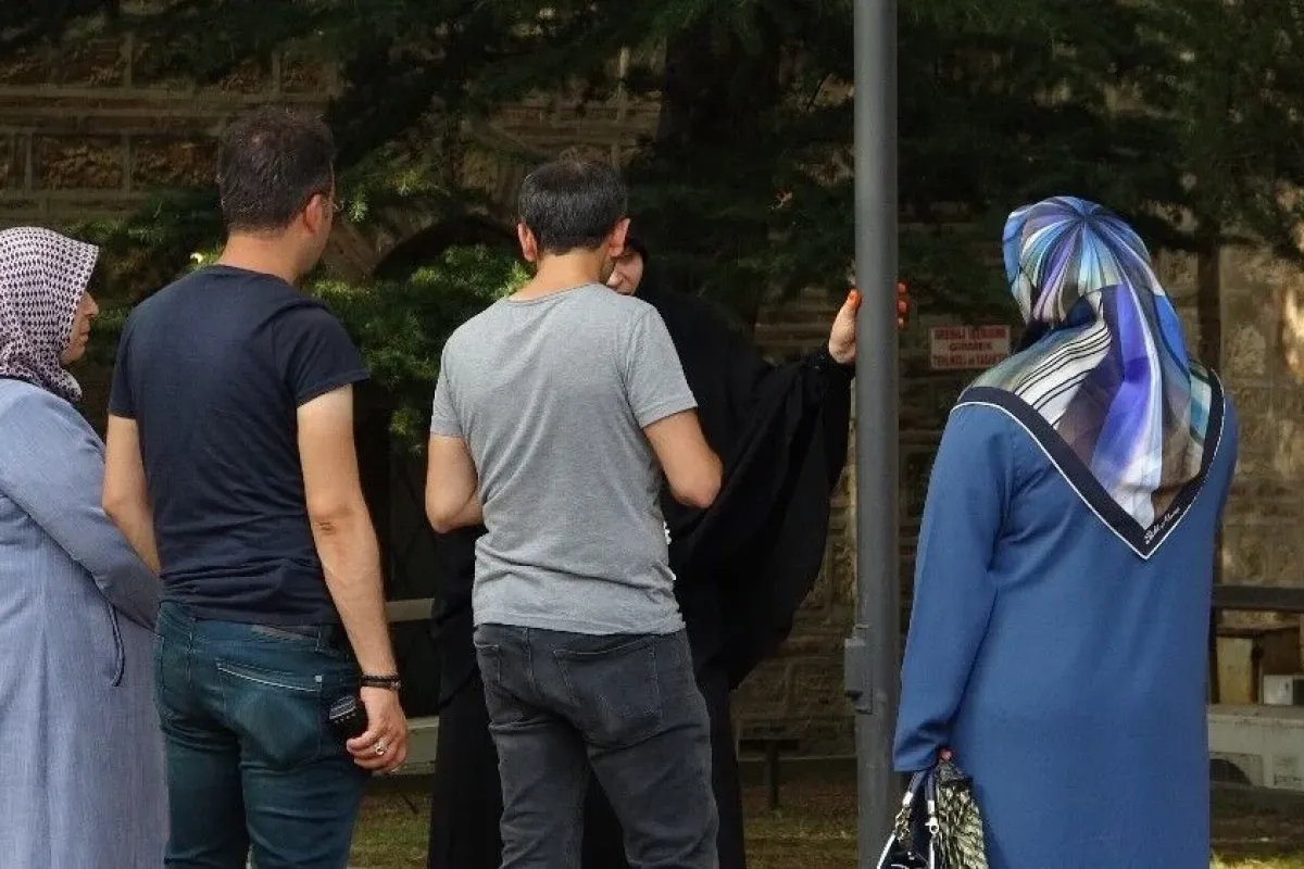 Göz açıp kapayıncaya kadar çantayı götürdüler