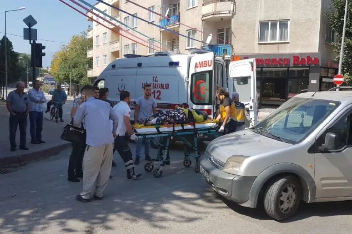 Kazada anne ile oğlu yaralandı