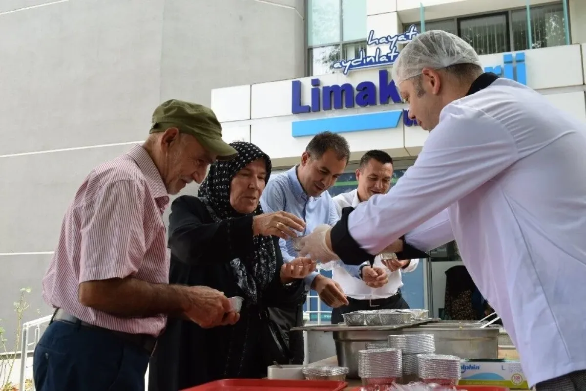 Limak Enerjiden aşure ikramı