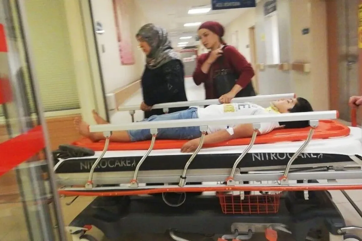 Karşıdan karşıya geçerken otomobil çarptı