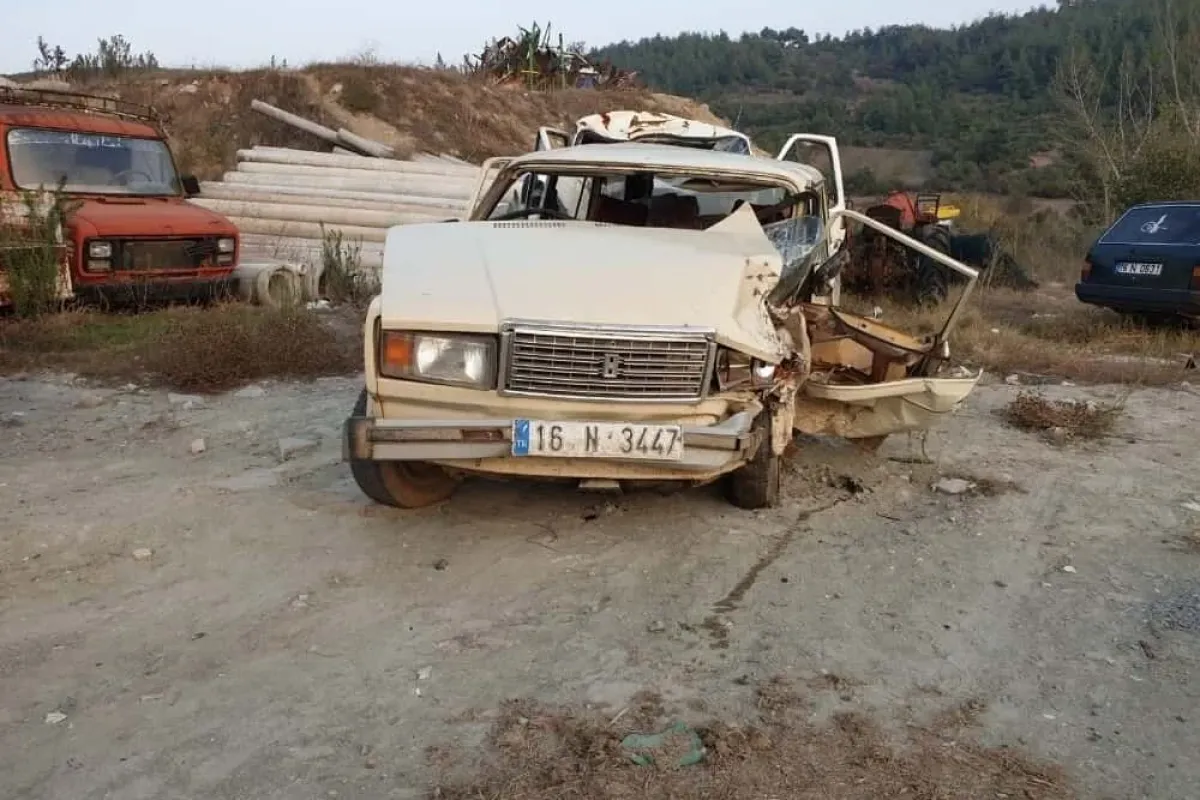 İki otomobil kafa kafaya çarpıştı: 1 ölü, 3 yaralı