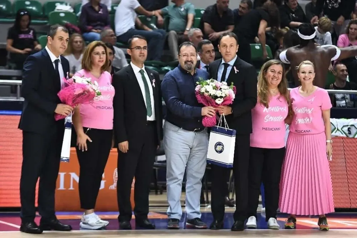 Meme kanserine basketle dikkat çektiler