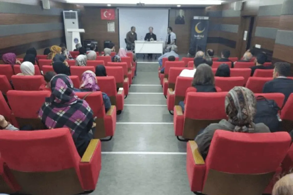 7 ay 7 kitap-yazar buluşmasının ilki gerçekleşti