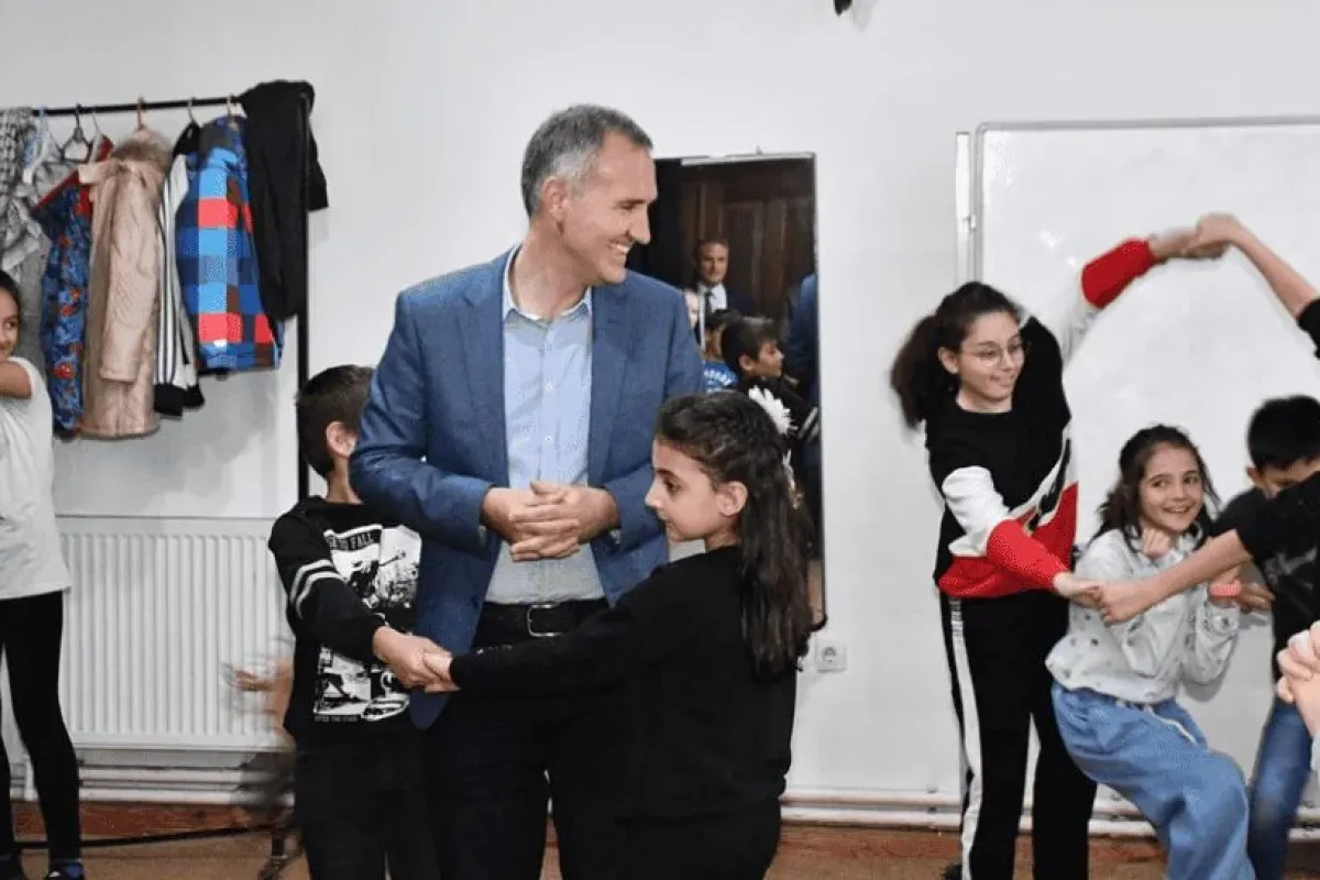 Müziğin Ritmine Ve Renklerin Dünyasına Ziyaret