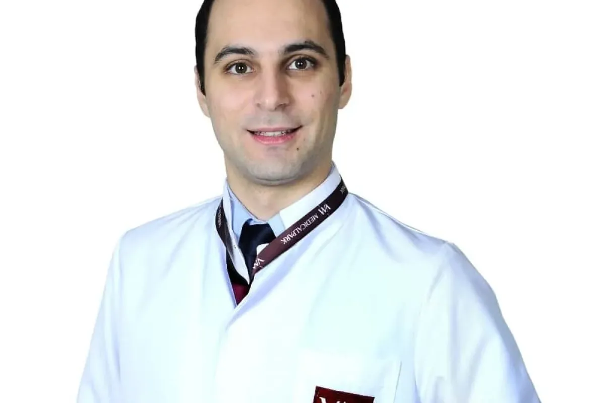 İştahsız çocuğa güler yüzlü yemek sunun