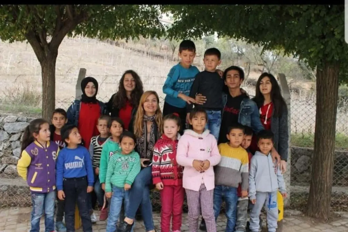 Liseliler kırtasiye malzemesi ve kıyafet alıp köy okulundaki öğrencilere gönderdi