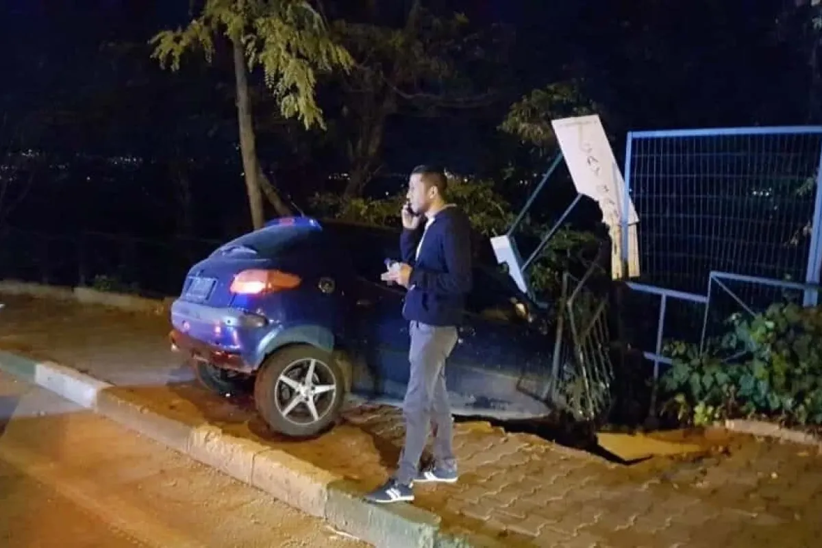 Otomobili ile dereye uçmaktan son anda kurtuldu