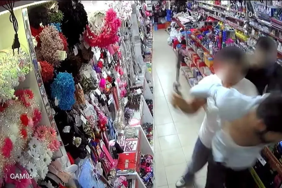 Topu değiştirmedi, tüple kafasını yardılar, 60 dikiş atıldı