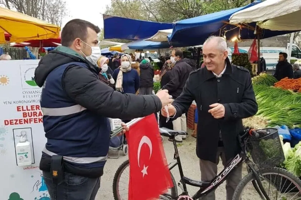 Osmangaziden esnaf ve vatandaşlara Türk bayrağı