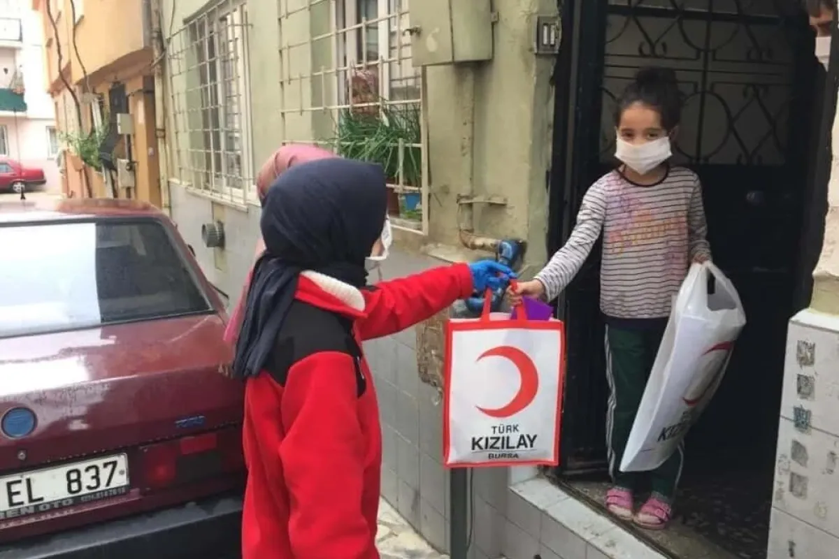 Genç Kızılay, minik Fatmanuru yalnız bırakmadı