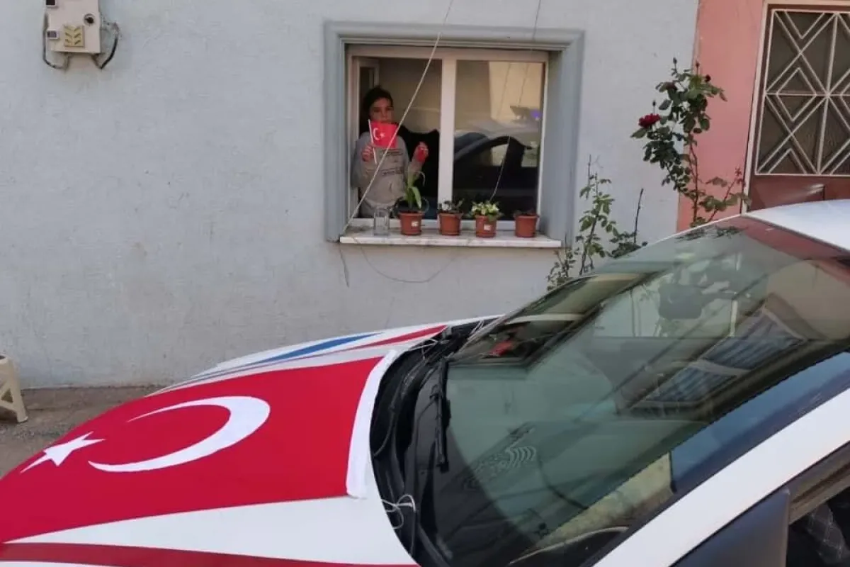 Jandarma ekipleri çocuklarla birlikte 23 Nisanı kutladı