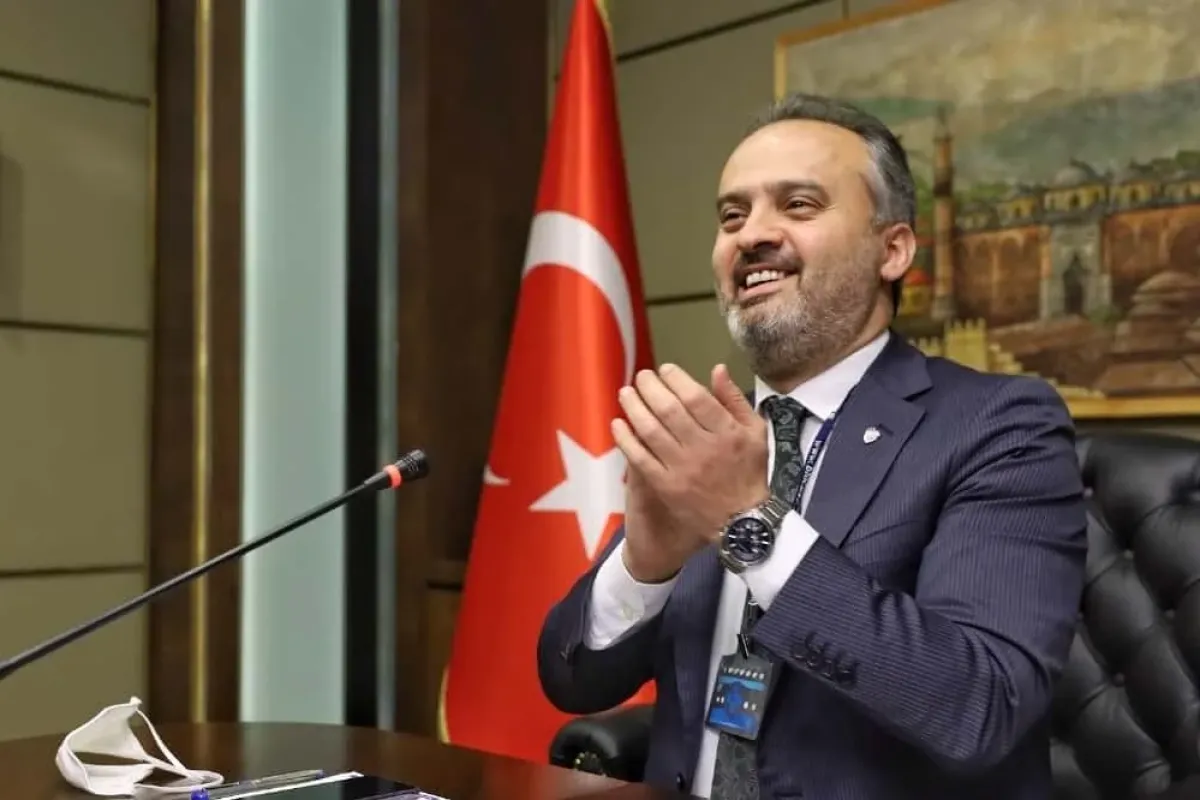 Karantinadan sıkılan Ebrara doğum günü sürprizi