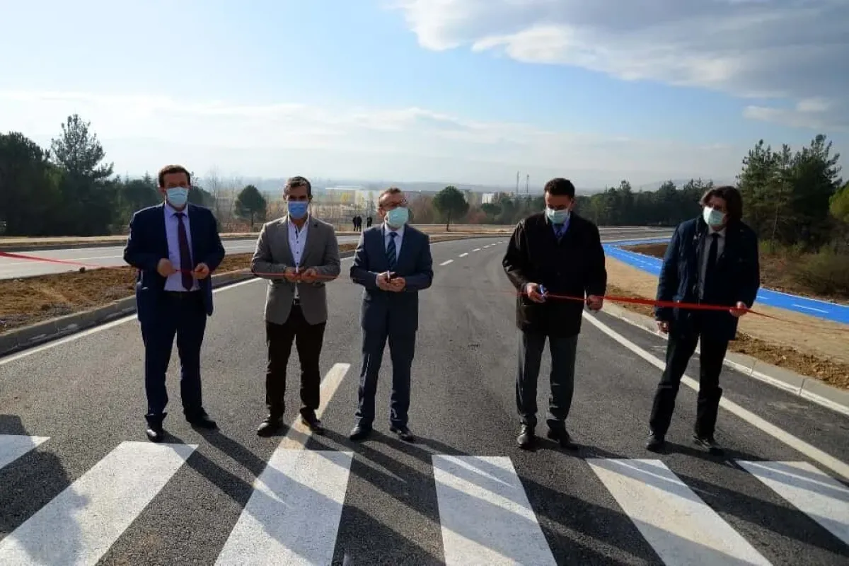 Bursa Uludağ Üniversitesinin yenilenen yolu trafiğe açıldı