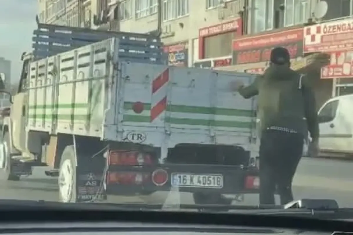 Ölümüne yolculuk...Patenci gençten kamyon arkasında şehir turu