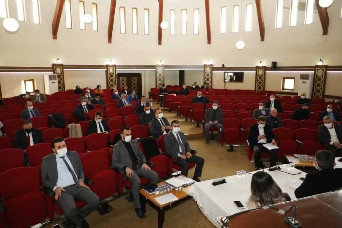 Belediyeye ait iş yerlerinde kira ödemeleri ertelendi