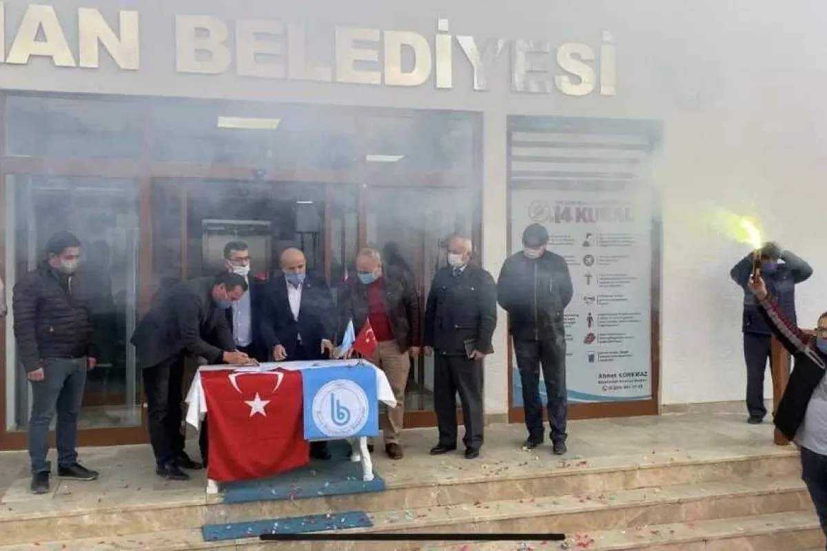 Başkanın verdiği zammı duyan personel sevinçten havalara uçtu