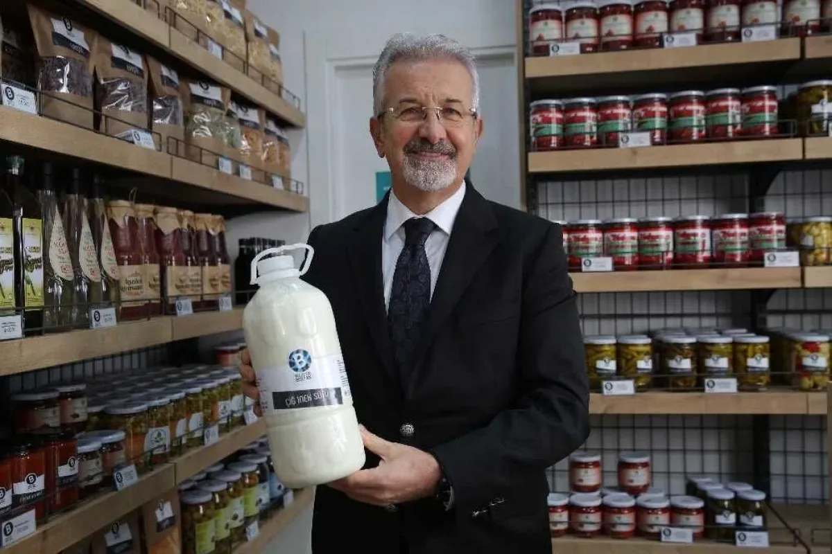 Nilüferde doğal sütün litresi 5 TL