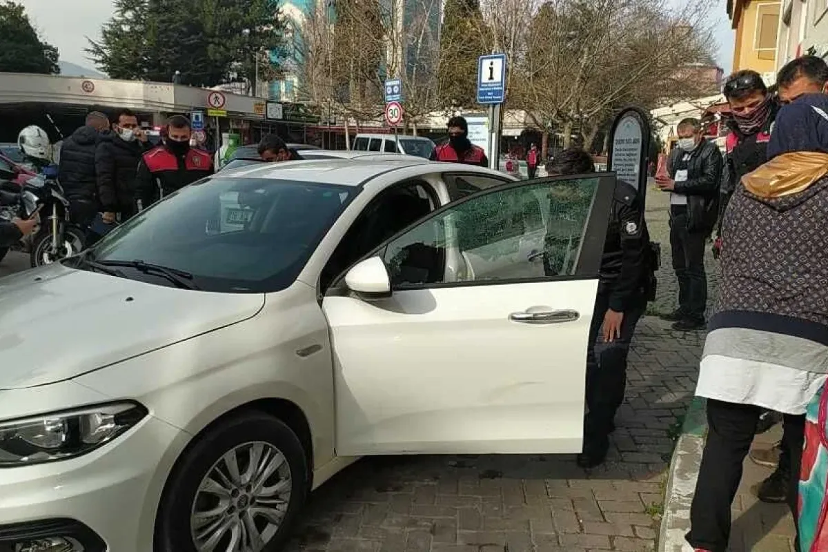 Yeşil Türbe önünde dehşet anları kamerada...Böyle kurşun yağdırdı