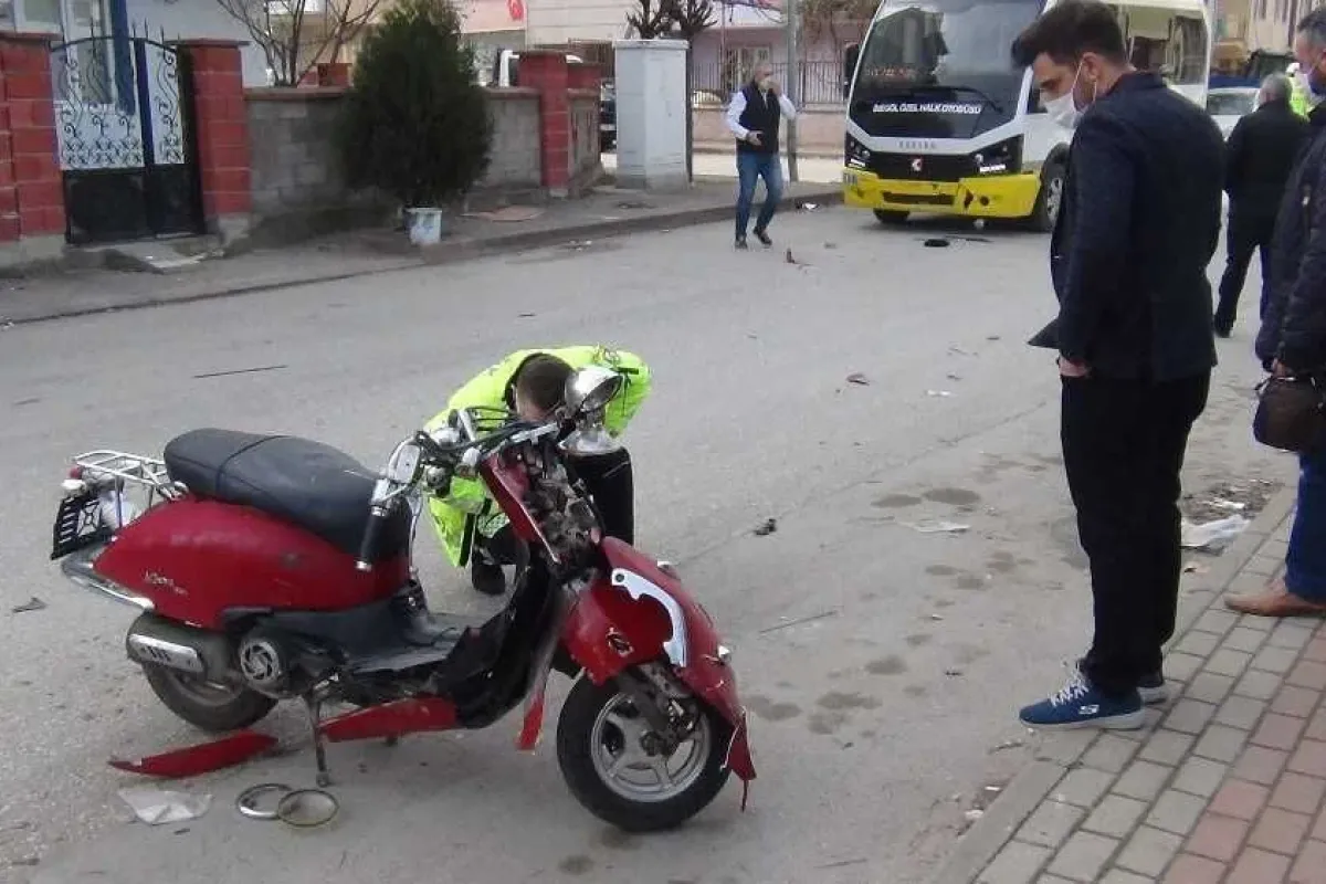 Arkadaşıyla yarış yaparken kaza yaptı, parçalanan motosikletini bırakıp kayıplara karıştı