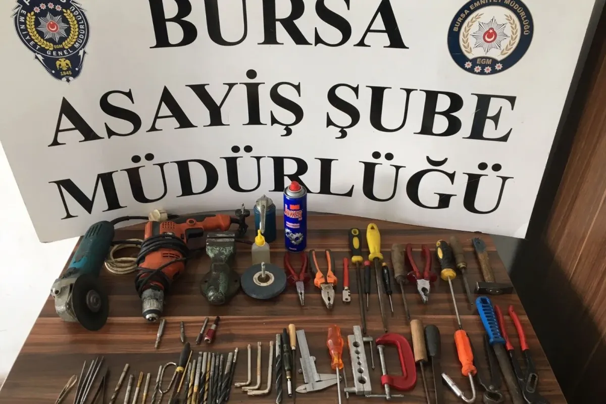 Silah imâlathanesi olarak kullandığı evinde kendini vurdu