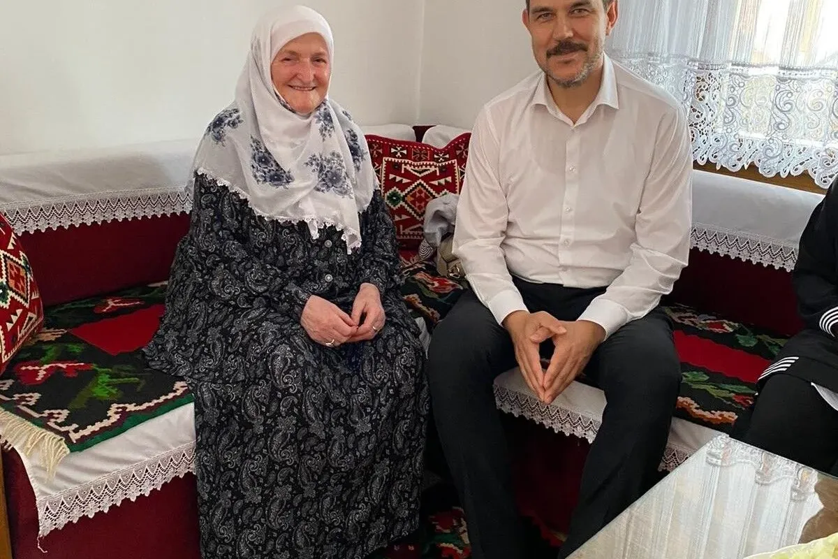Milletvekileri Esgin ve Işıktan Sancak çıkarması