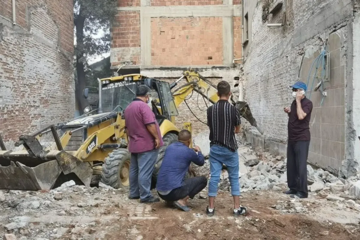 Yıkım yapılırken esnaf mağdur ediliyor