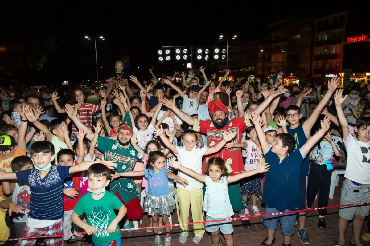 Bursa sokakları Bir NeFestivalle renkleniyor
