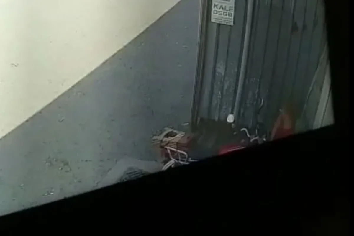 Sigarasını yaktı sonra motosikleti çaldı