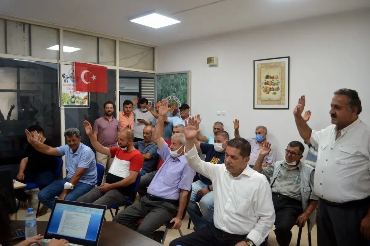 Meyveciler sandığa gitti