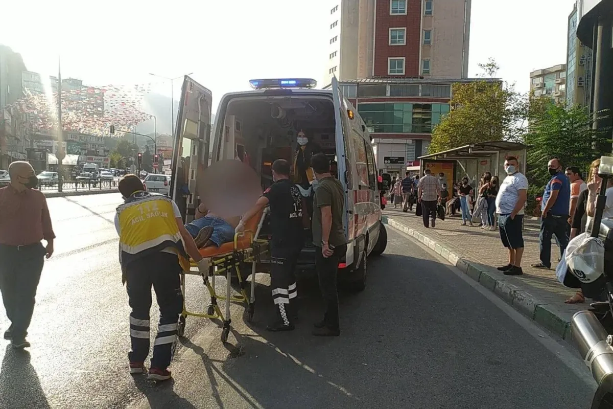 Bursada taksici ile yolcu arasında çıkan kavgada şoför bıçakla yaralandı