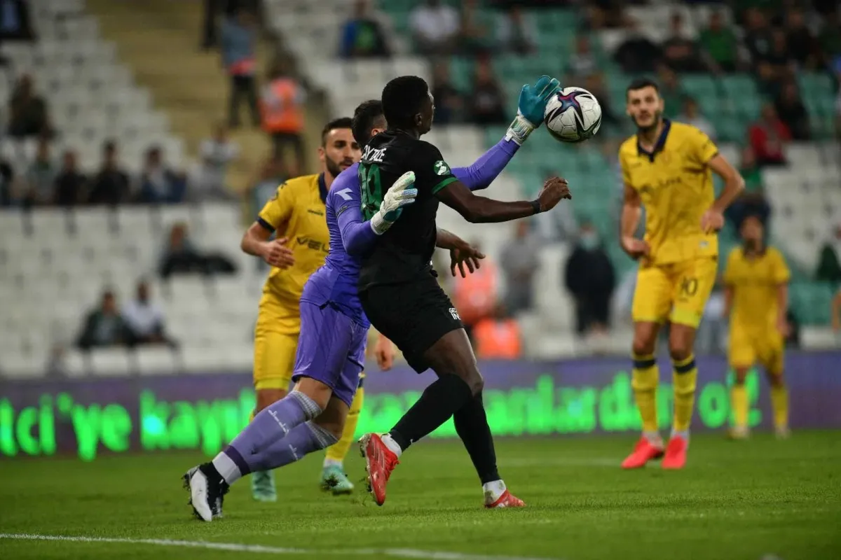 Bursaspor, Timsah Parkta 8 puan kaybetti
