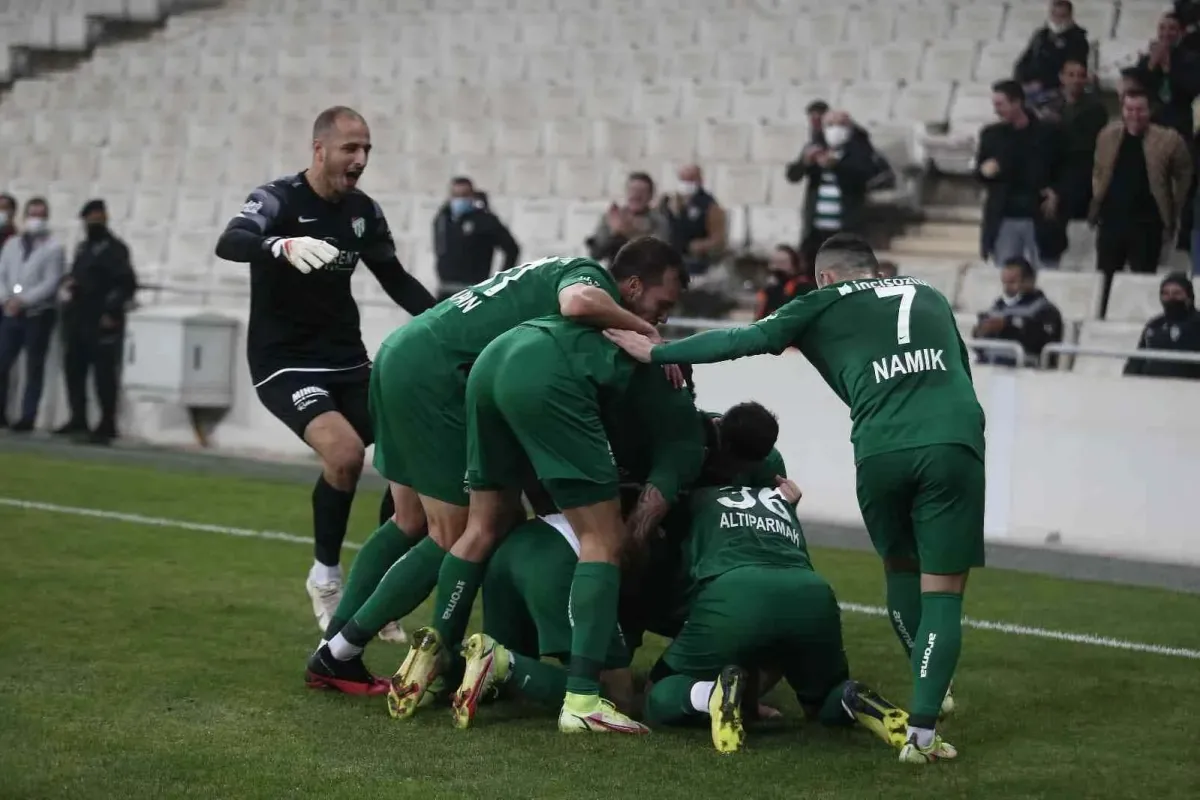 Spor Toto 1. Lig: Bursaspor: 2 - Ankara Keçiörengücü: 0 (İlk yarı sonucu)