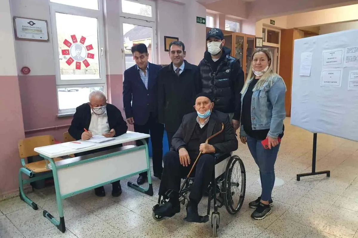 Hayırsever işadamı kendi yaptırdığı okulda oyunu kullandı