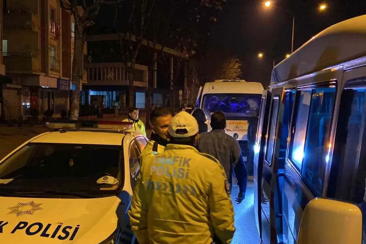Trafik polisi fark etti, tüm yolcular indirildi